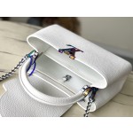 𝐋𝐎𝐔𝐈𝐒𝐕𝐔𝐈𝐓𝐓𝐎𝐍 M22055 White Colorful Gold Buckle This CAPUCINES Medium Handbag